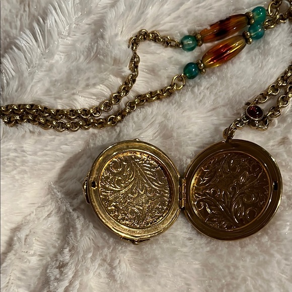 1928 Gold & Green Locket - Picture 3 of 5